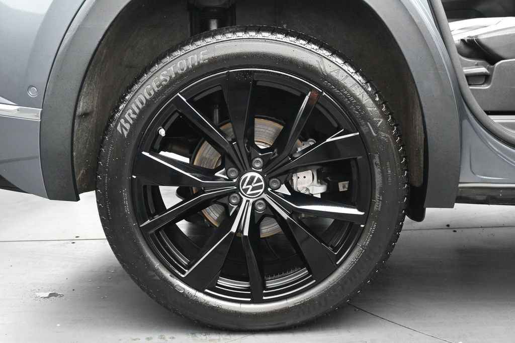 Used 2025 Volkswagen Atlas Cross Sport SEL Premium R-Line AWD/4WD image 34