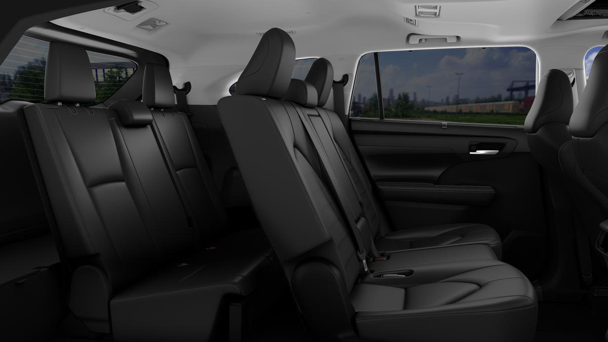 New 2026 Toyota Highlander XLE image 3