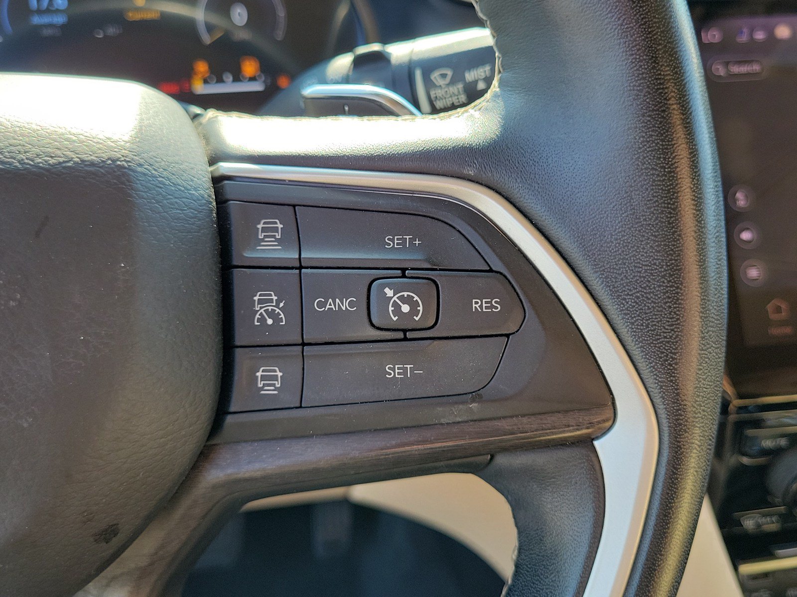 Used 2021 Jeep Grand Cherokee L Limited w/ Luxury Tech Group II AWD/4WD image 19