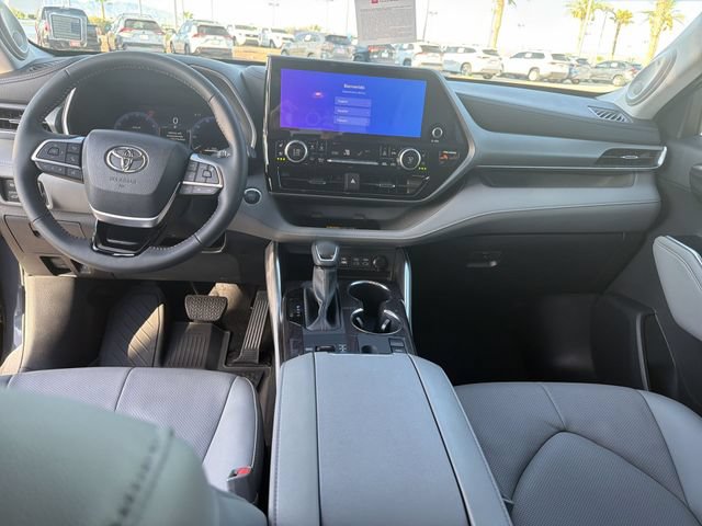 Certified 2025 Toyota Highlander Limited FWD image 14
