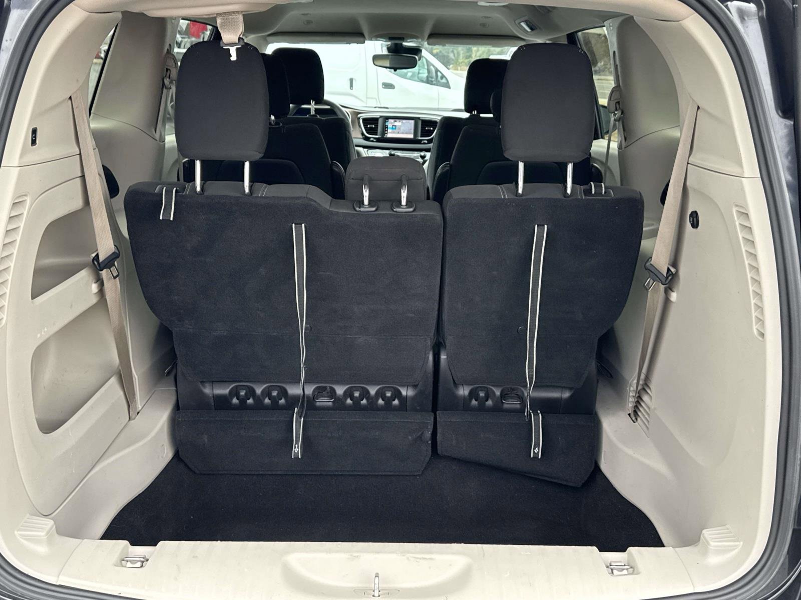 Used 2023 Chrysler Voyager LX image 27