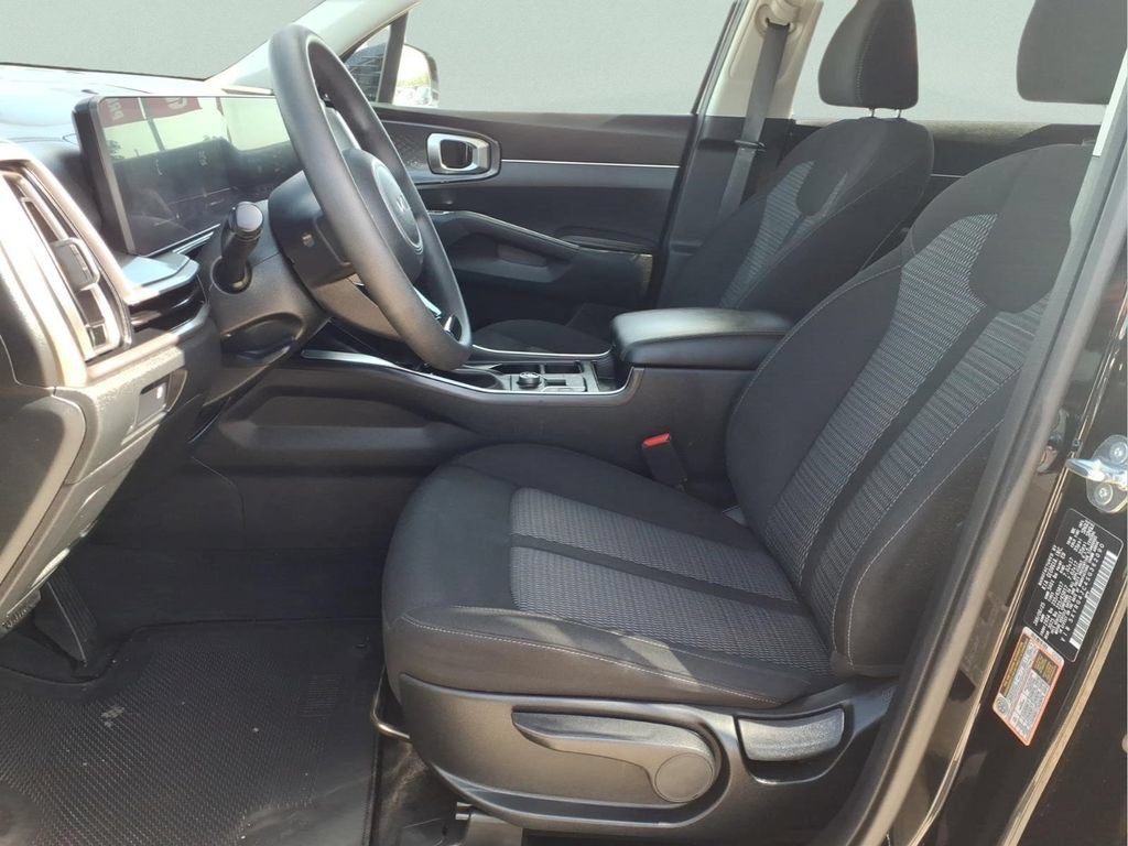 Used 2025 Kia Sorento LX FWD image 12