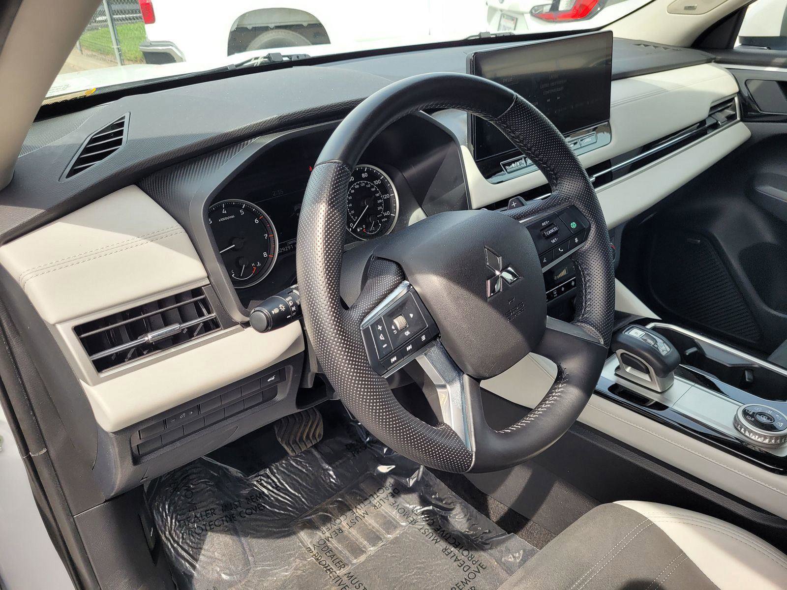 Used 2025 Mitsubishi Outlander SE AWD/4WD image 12
