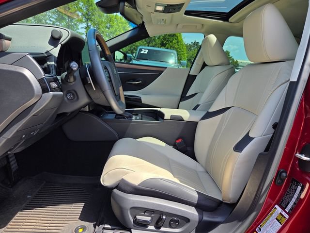 Used 2025 Lexus ES 300h w/ Technology Package FWD image 9