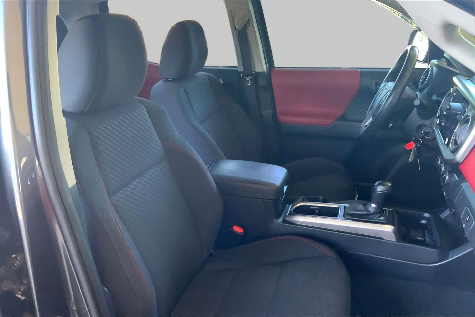 Used 2021 Toyota Tacoma SR5 RWD image 9