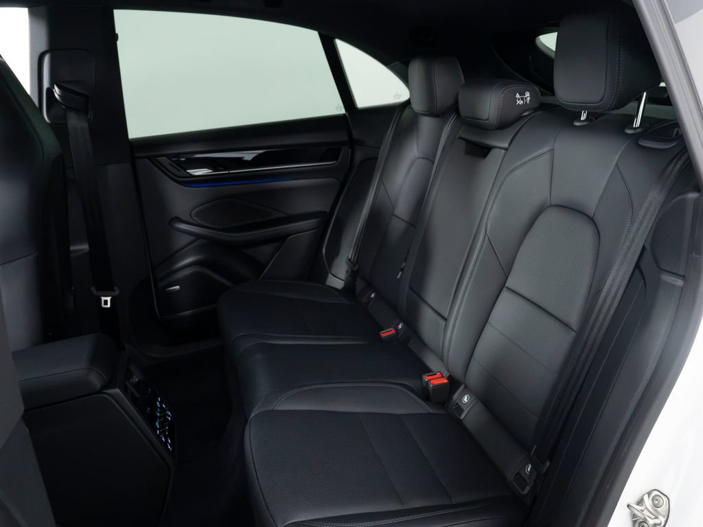 Certified 2025 Porsche Macan 4 Electric AWD/4WD image 39