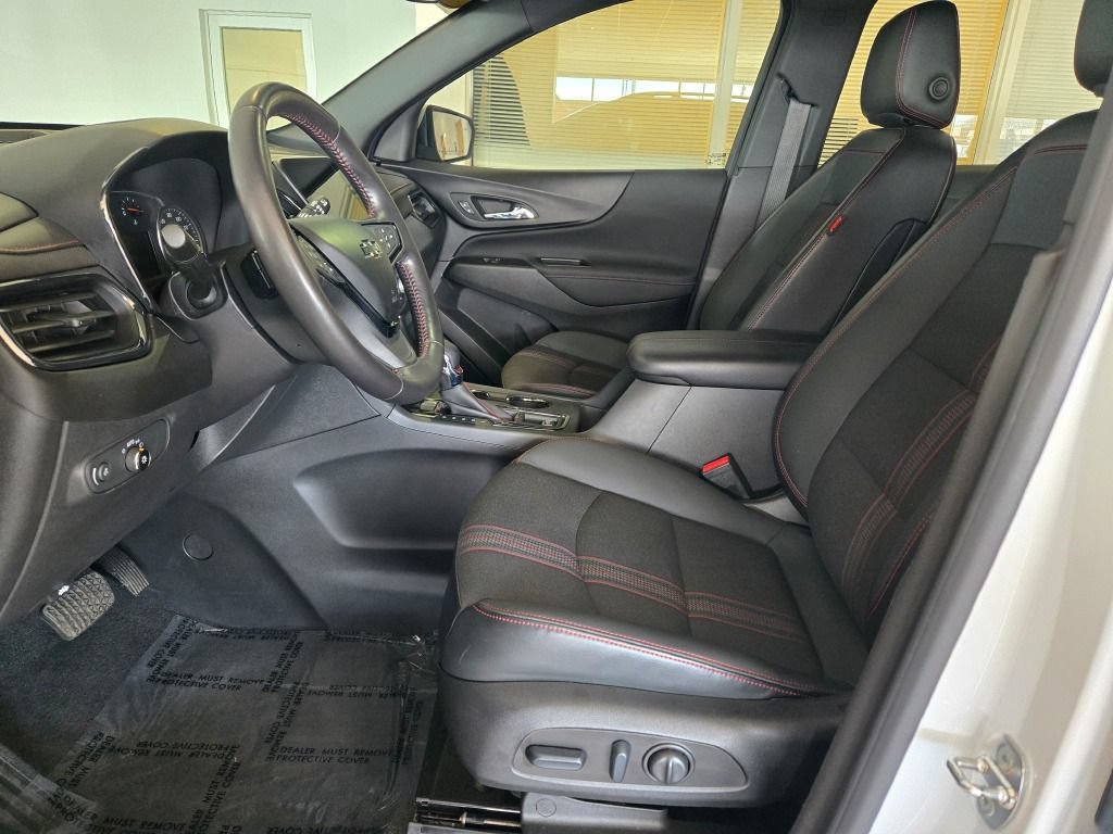 Certified 2022 Chevrolet Equinox RS w/ Infotainment Package FWD image 23