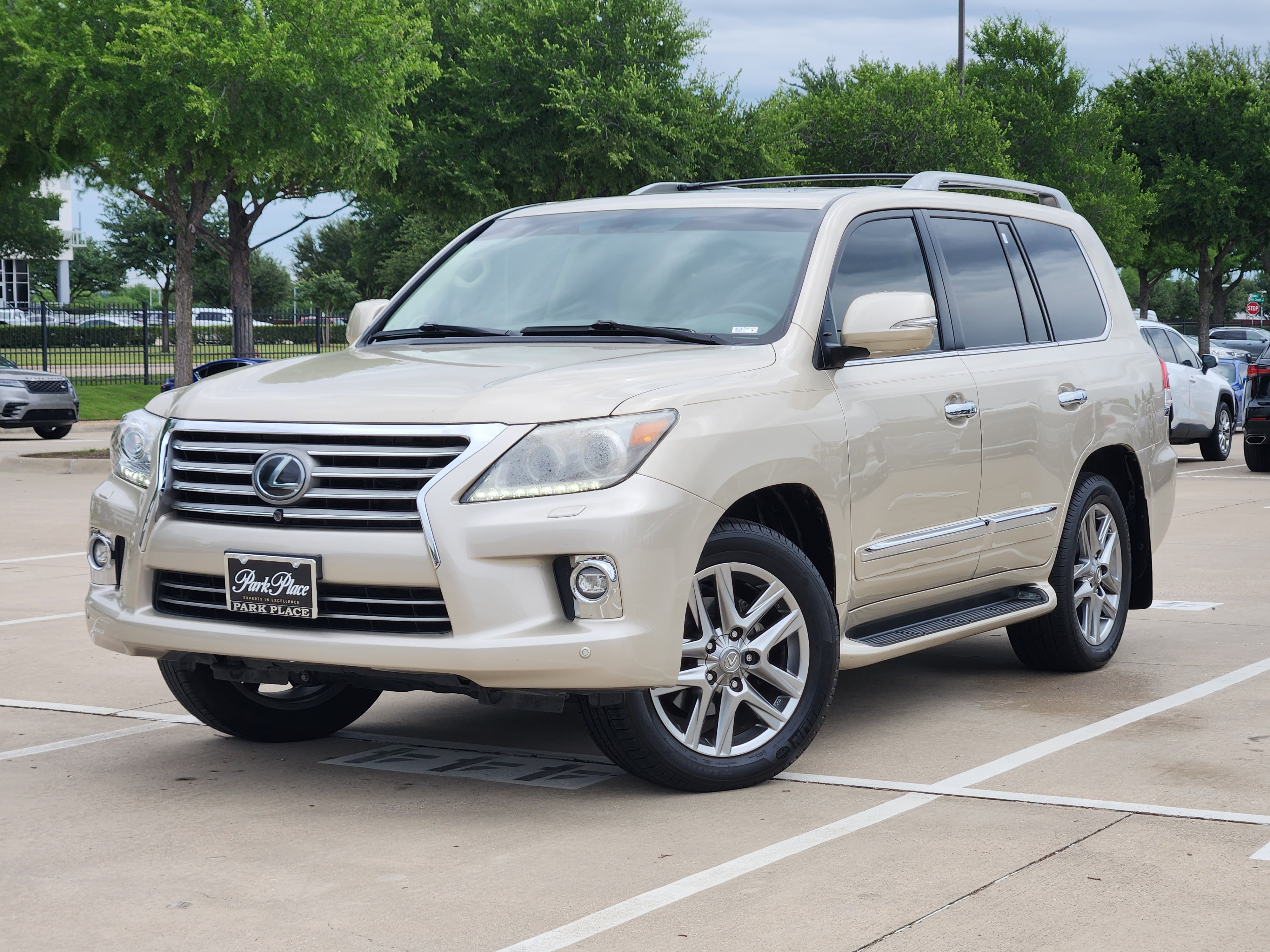 Used 2014 Lexus LX 570 4WD image 1