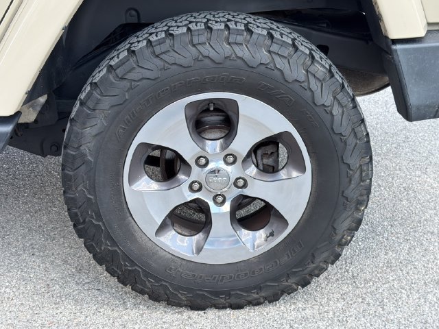 Used 2017 Jeep Wrangler Unlimited Sahara w/ Connectivity Group AWD/4WD image 33
