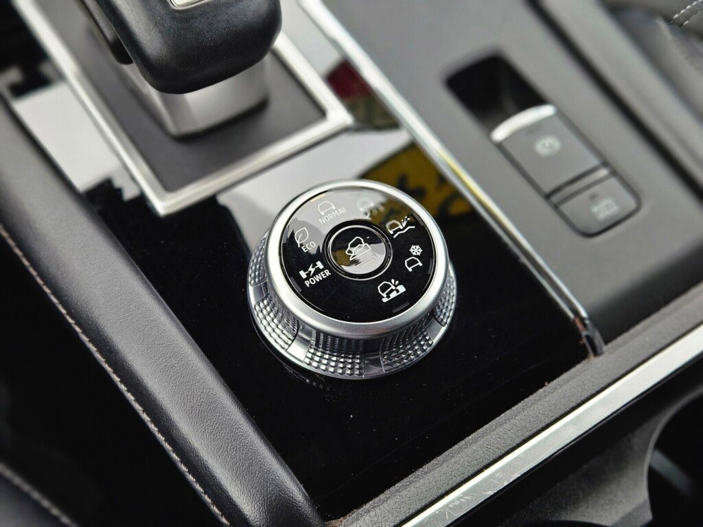 Used 2024 Mitsubishi Outlander SE image 24