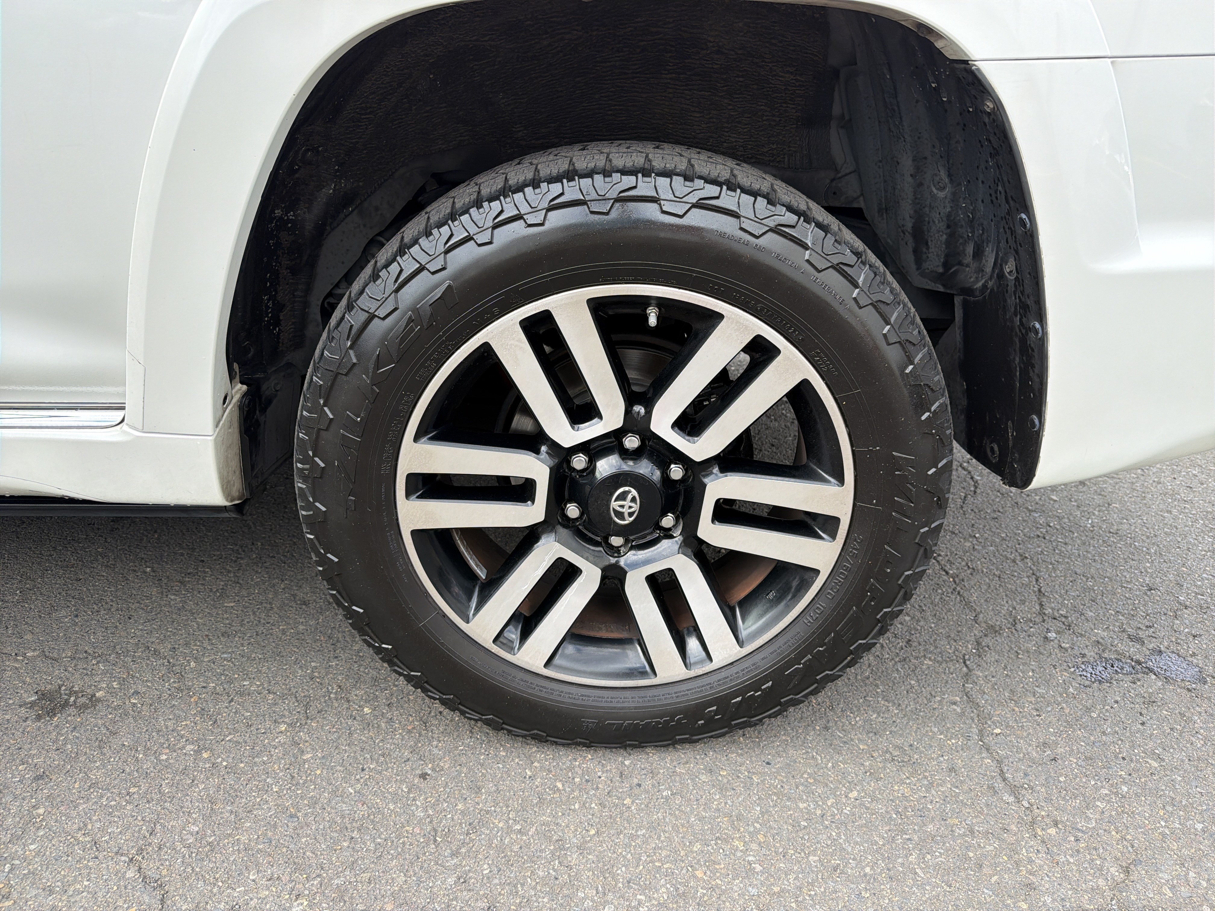 Used 2018 Toyota 4Runner Limited AWD/4WD image 27