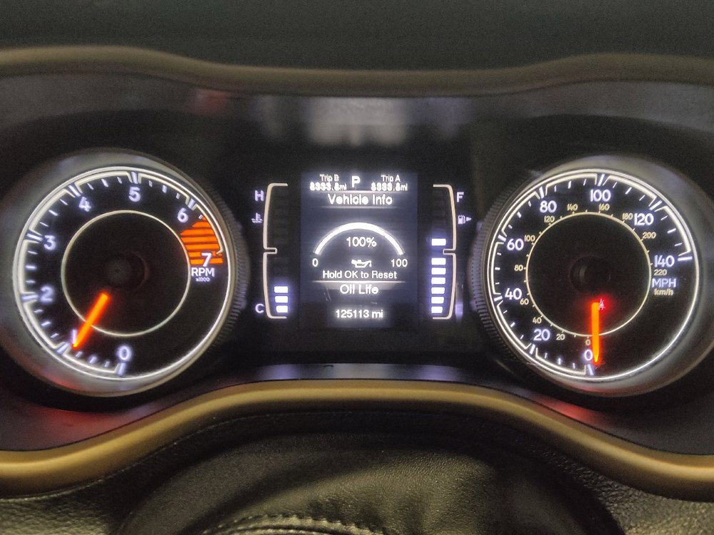 Used 2018 Jeep Cherokee Latitude w/ Altitude Package FWD image 23