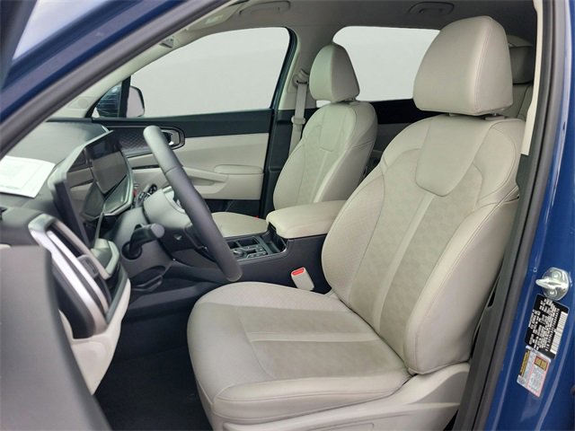 Used 2025 Kia Sorento S image 16
