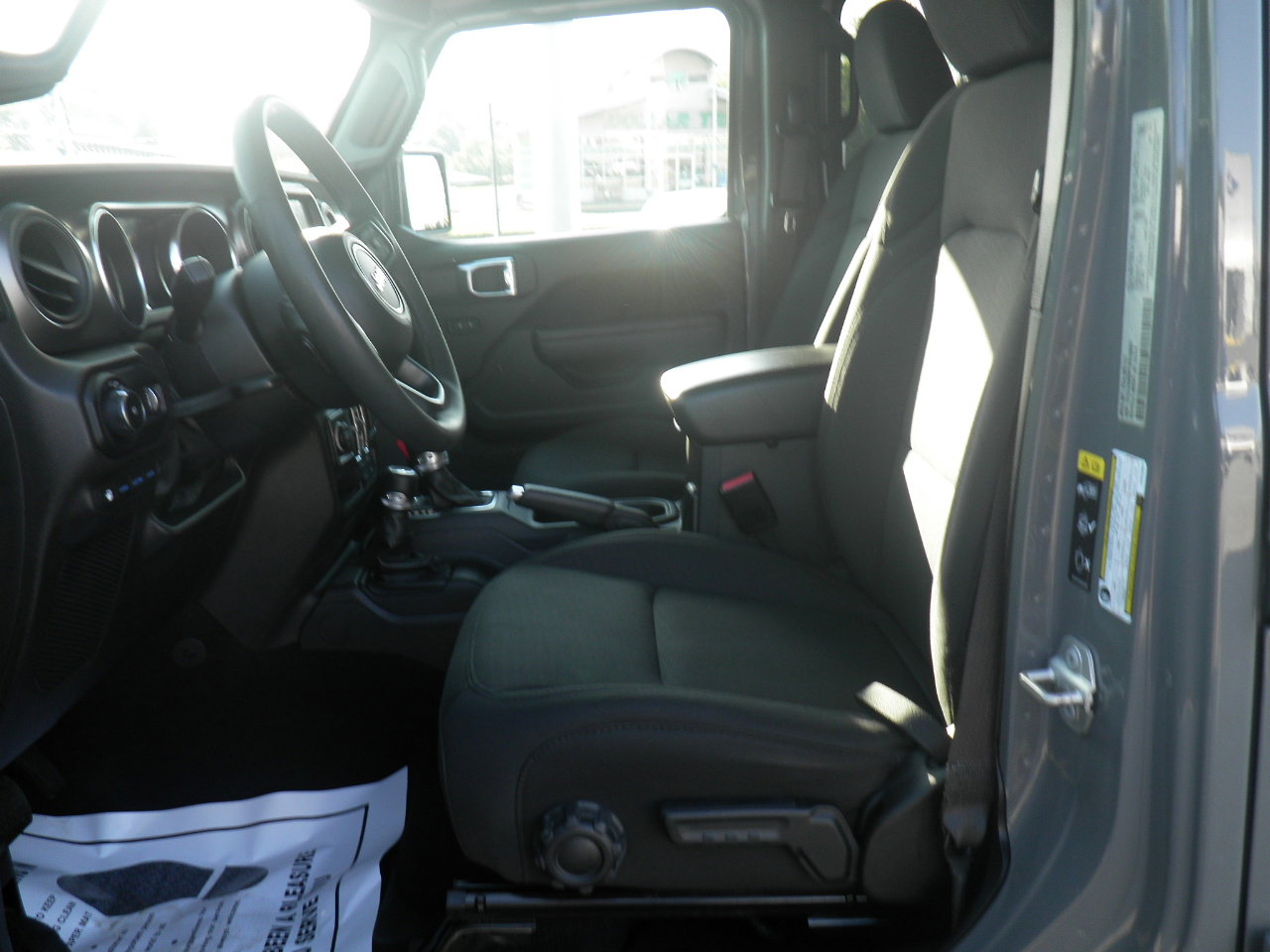 Used 2023 Jeep Wrangler Unlimited w/ Sun & Screen Package AWD/4WD image 16