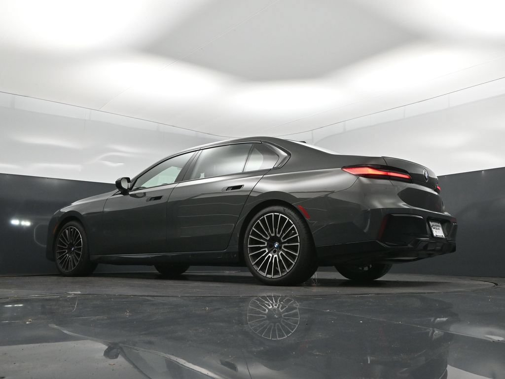 Certified 2026 BMW 740i w/ Executive Package RWD image 40