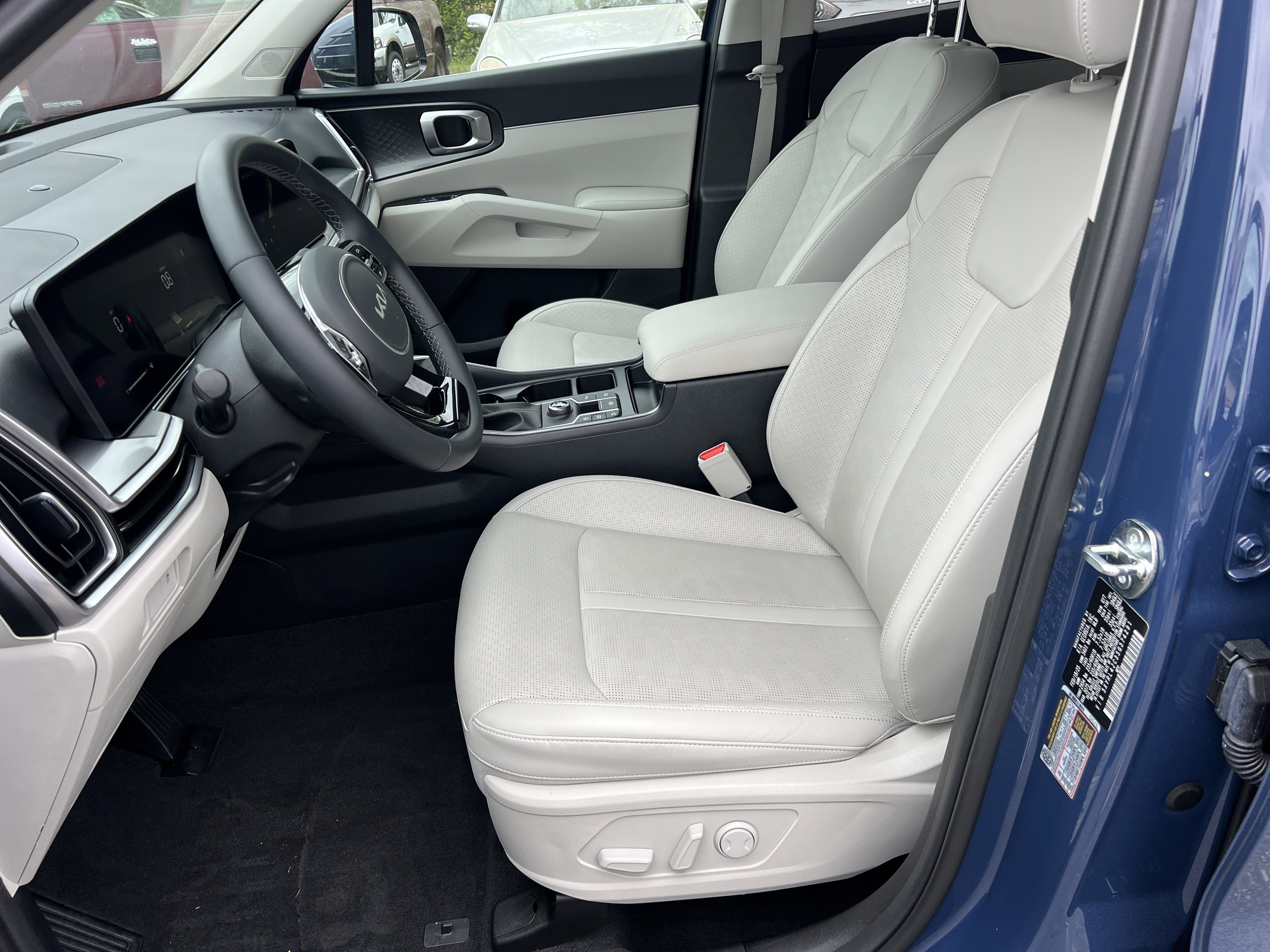 Certified 2025 Kia Sorento S w/ Panoramic Sunroof Package image 9