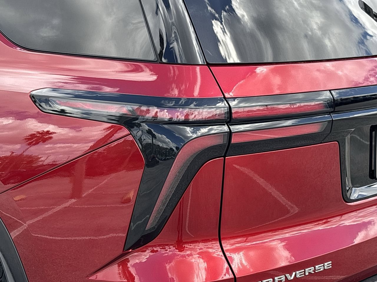 Used 2025 Chevrolet Traverse LT image 7