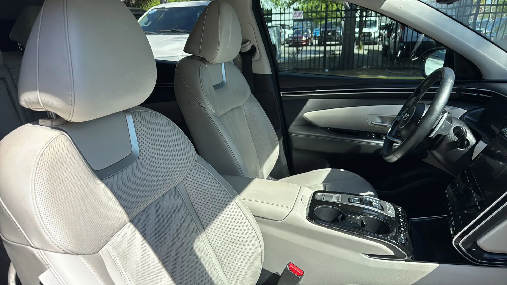 Used 2022 Hyundai Tucson Limited image 11