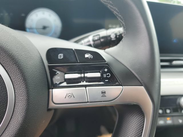 Certified 2025 Hyundai Elantra Limited FWD image 23