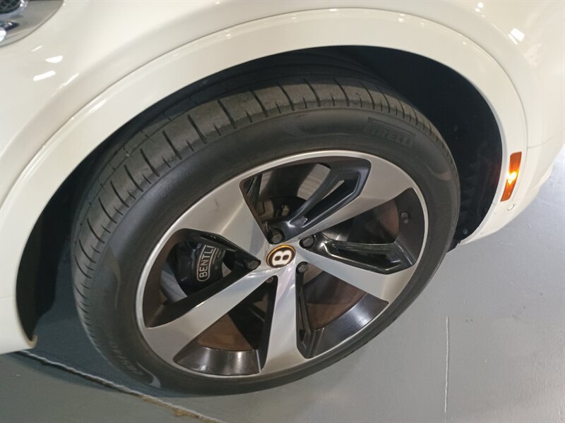 Used 2020 Bentley Bentayga AWD/4WD image 51