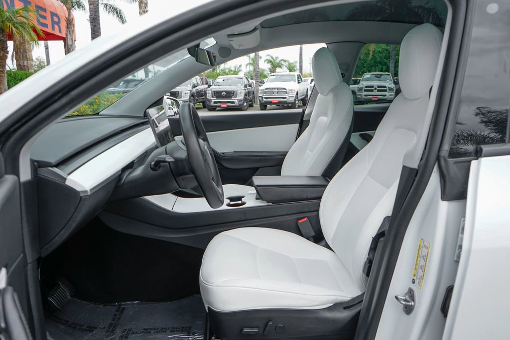 Used 2020 Tesla Model Y Long Range image 16