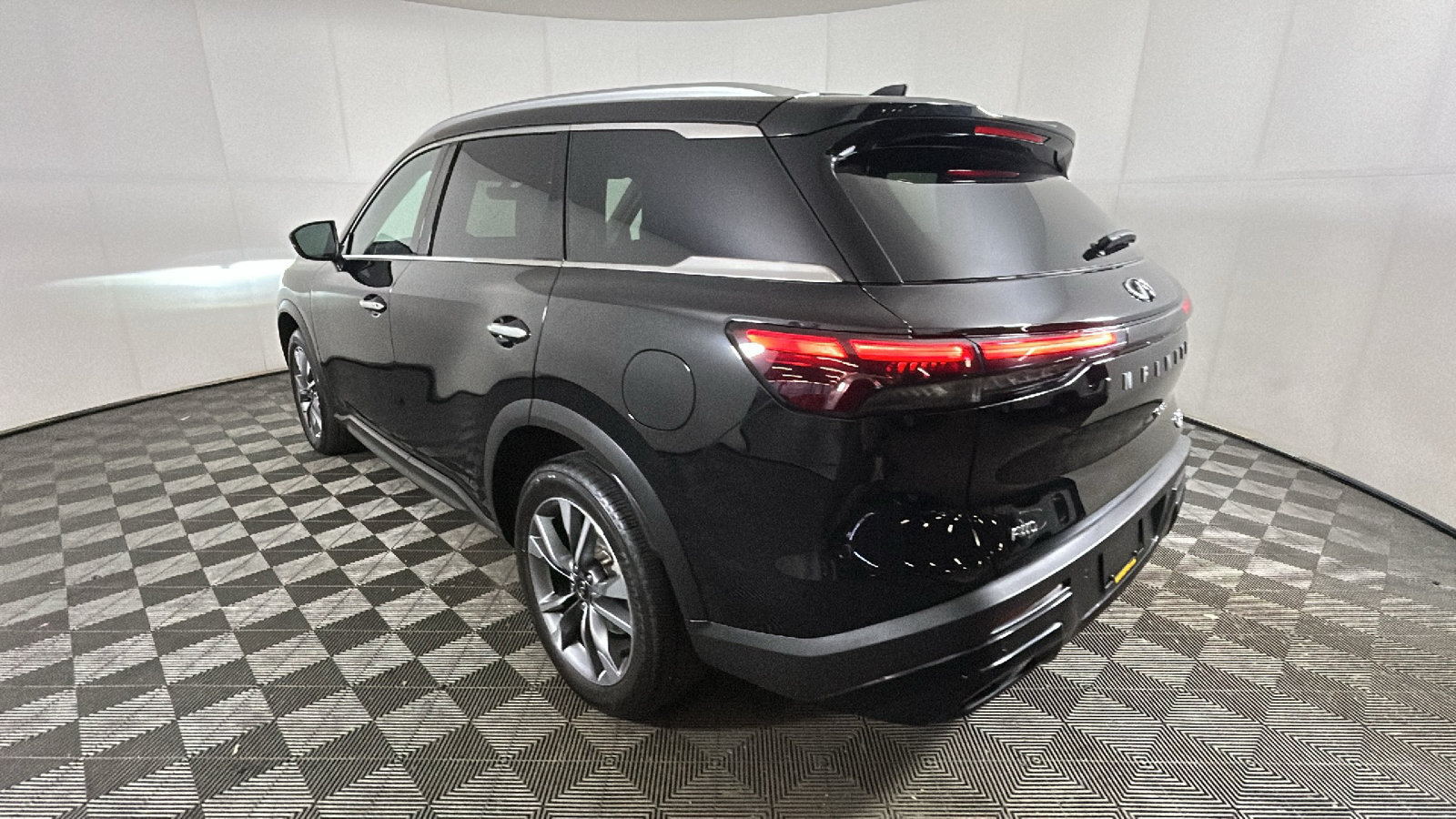 Used 2024 INFINITI QX60 Luxe AWD/4WD image 4
