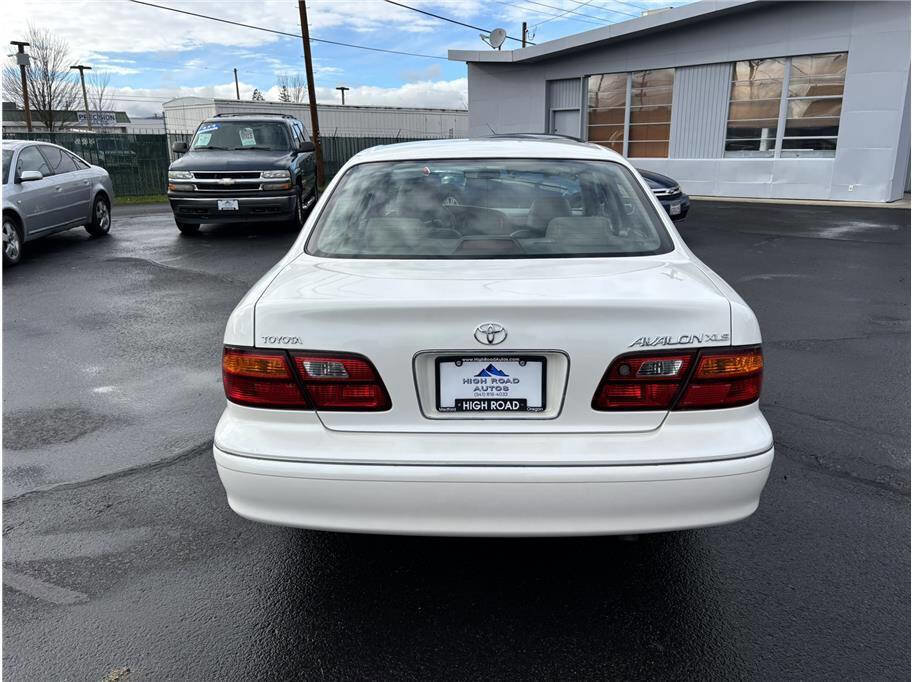 Used 1999 Toyota Avalon XLS FWD image 4