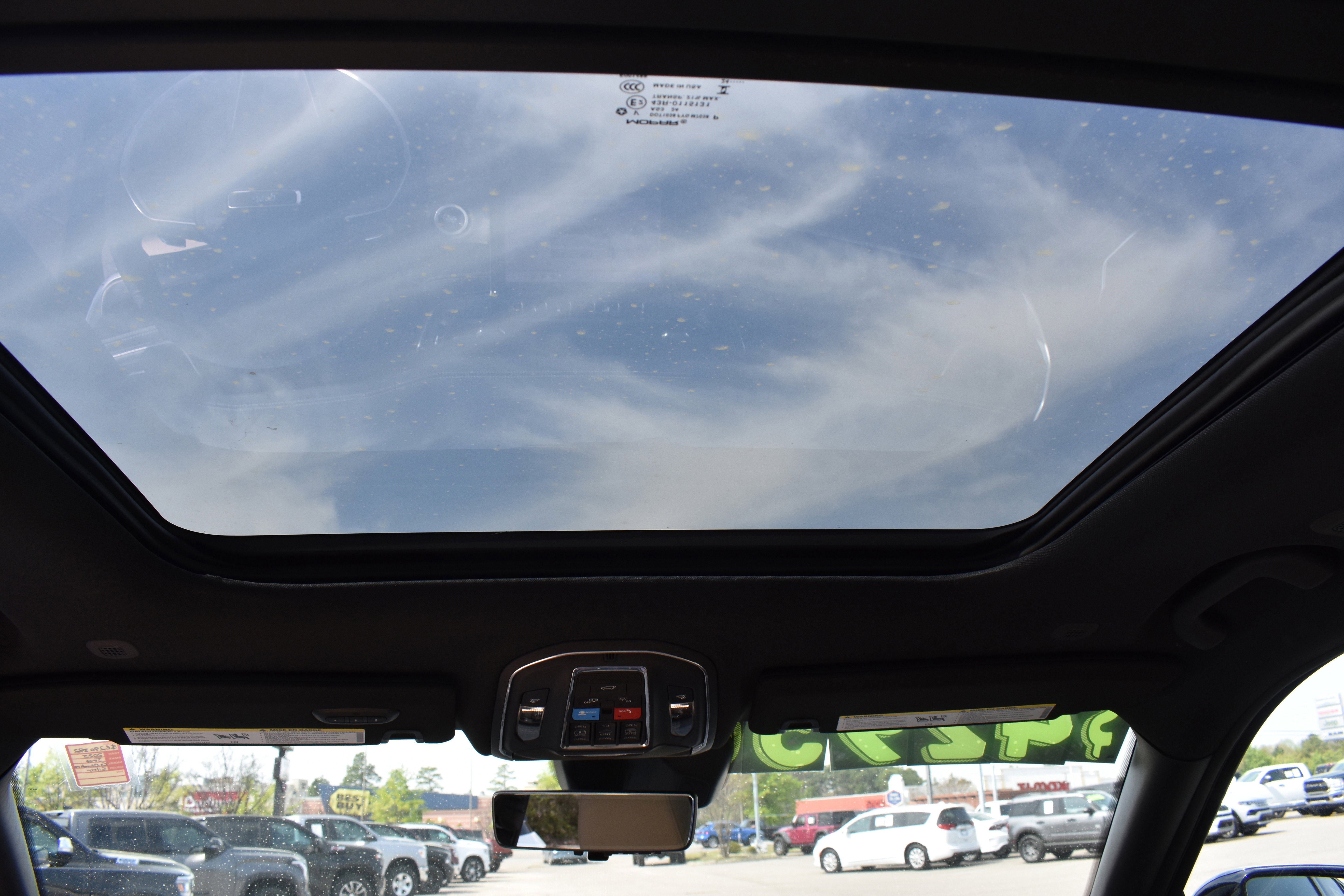 Used 2025 Jeep Grand Cherokee Limited w/ Luxury Tech Group II image 31