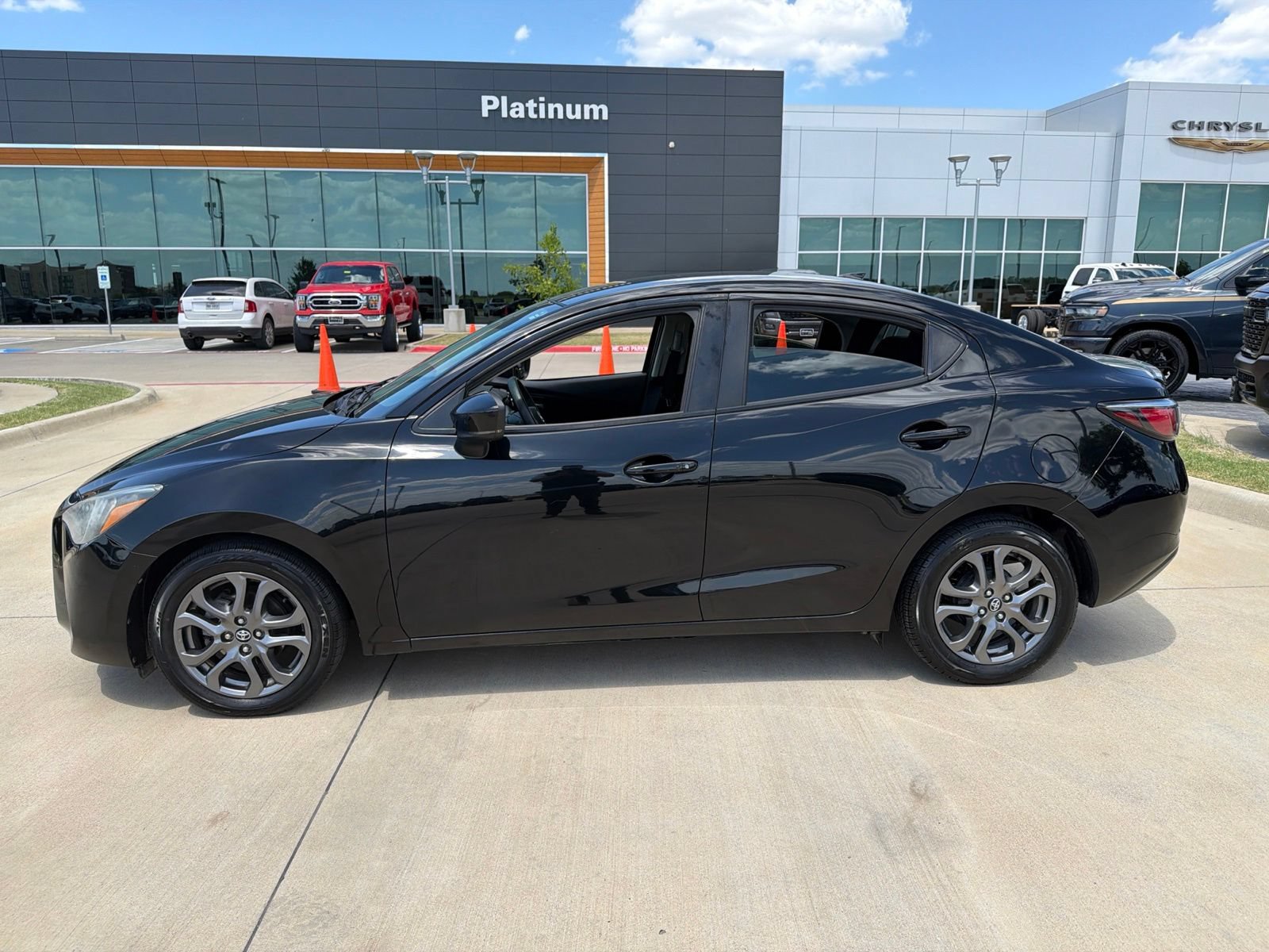 Used 2019 Toyota Yaris LE FWD video 2