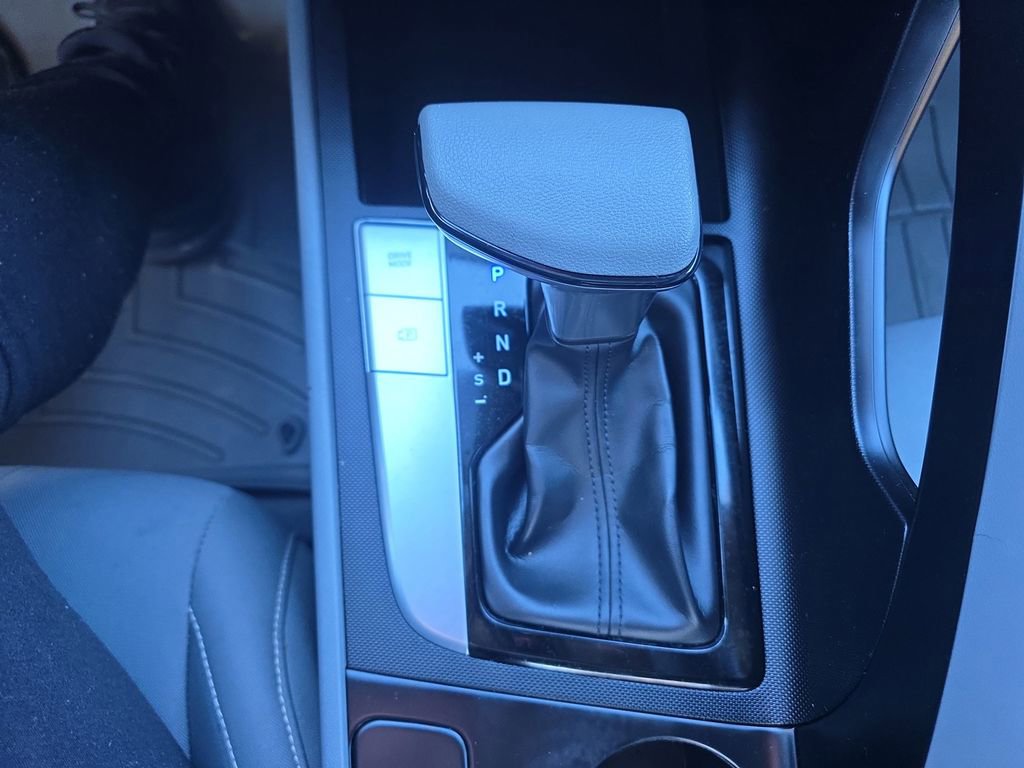 Used 2022 Hyundai Elantra SEL image 38