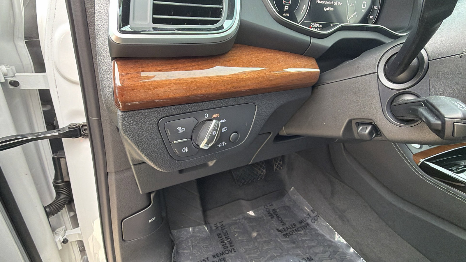 Used 2024 Audi Q5 e Premium Plus w/ Premium Plus Package image 26