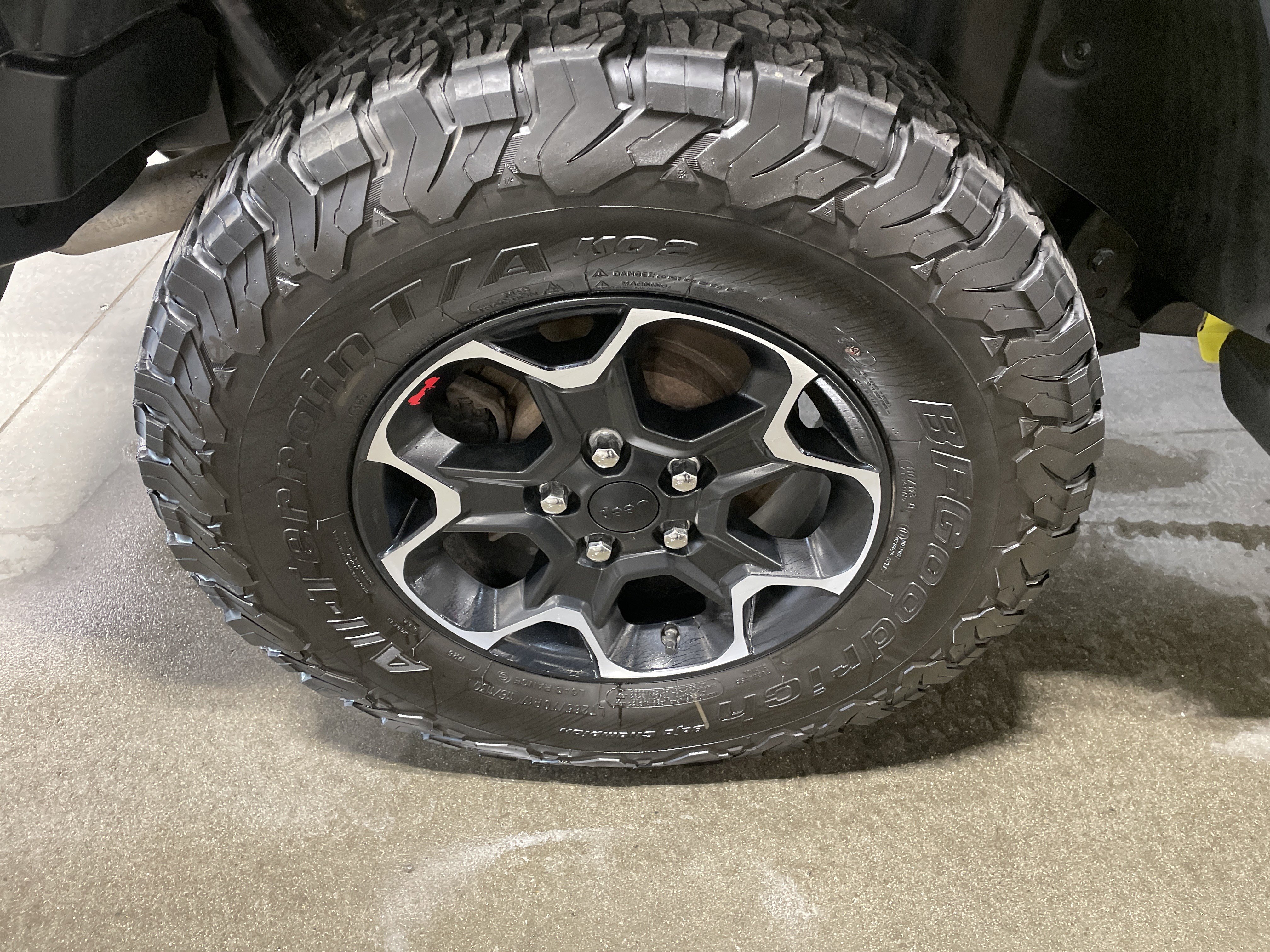 Certified 2023 Jeep Wrangler Unlimited Rubicon w/ Cold Weather Group AWD/4WD image 14