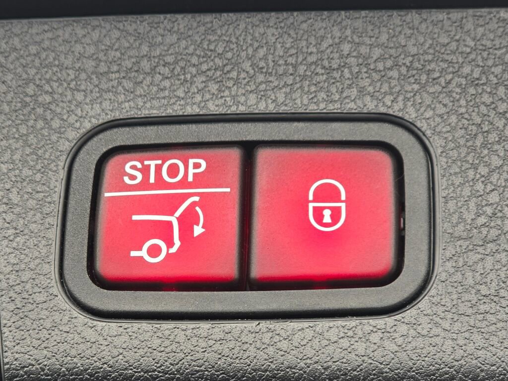 Used 2022 Mercedes-Benz GLB 35 AMG 4MATIC image 24