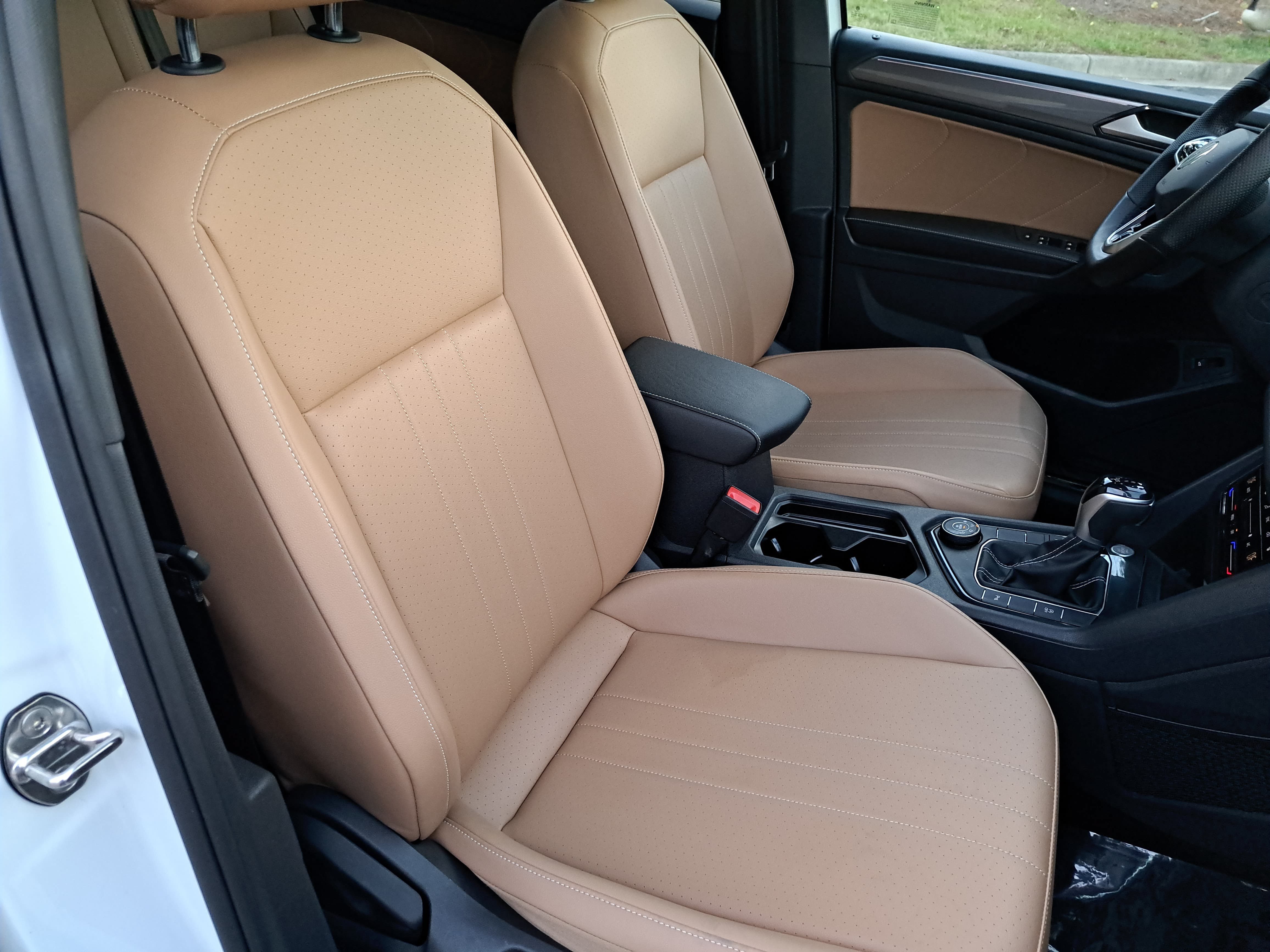 Certified 2022 Volkswagen Tiguan SE R-Line AWD/4WD image 10