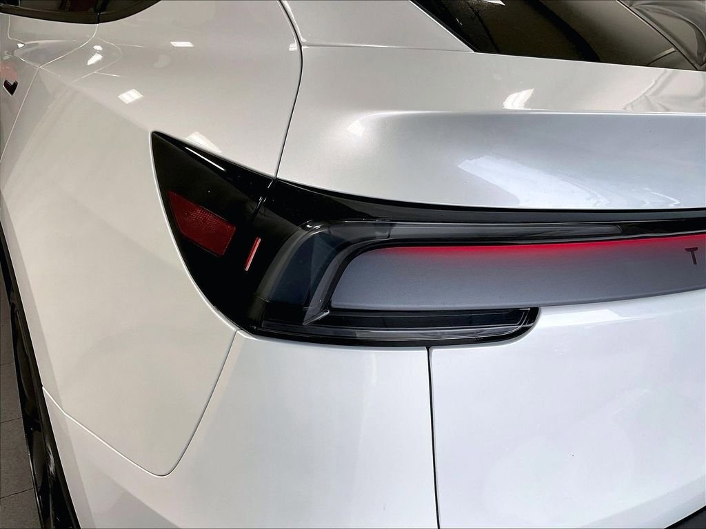 Used 2026 Tesla Model Y AWD image 34