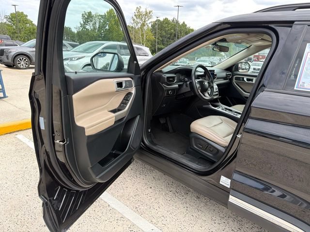 Used 2023 Ford Explorer XLT w/ Equipment Group 202A AWD/4WD image 40