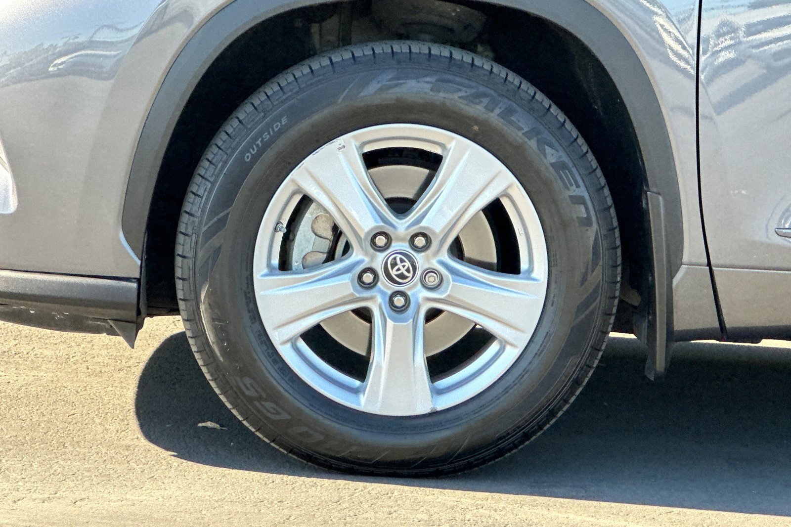 Used 2023 Toyota Highlander LE image 26