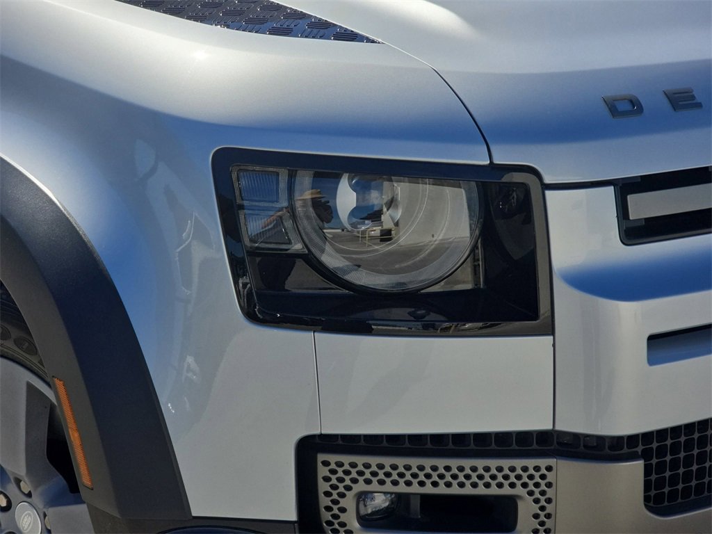 Certified 2021 Land Rover Defender 110 X-Dynamic HSE image 33