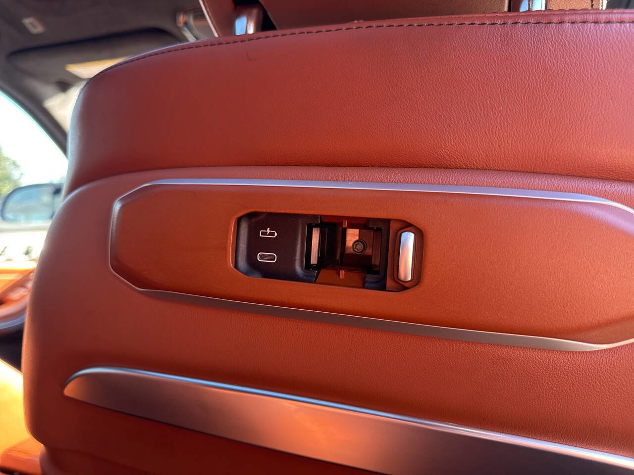 Used 2024 BMW X7 M60i w/ Executive Package image 31
