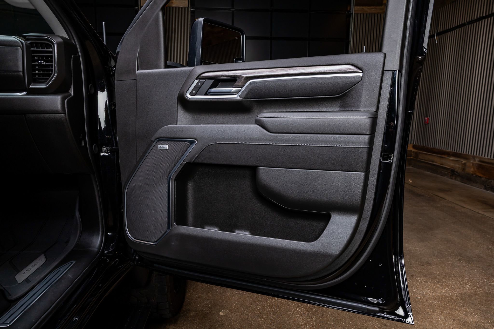 Used 2025 Chevrolet Silverado 2500 LTZ w/ LTZ Plus Package image 36