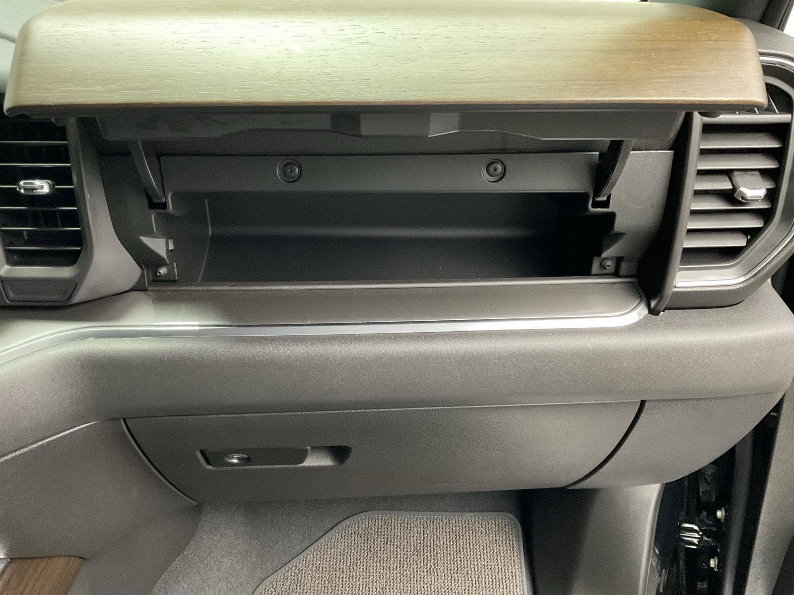 Certified 2025 Chevrolet Silverado 1500 High Country AWD/4WD image 28