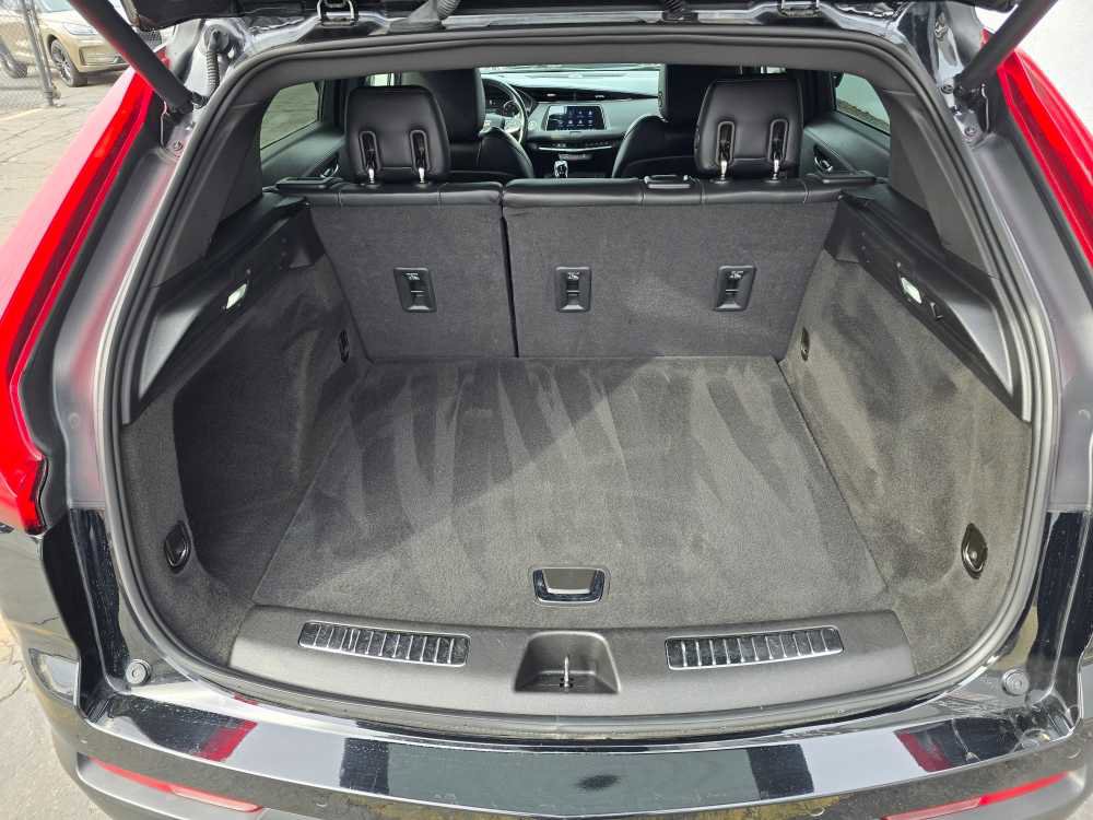 Used 2023 Cadillac XT4 Premium Luxury image 26