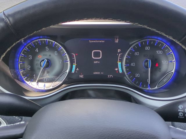 Used 2021 Chrysler Pacifica Touring-L w/ Uconnect Theater Family Group FWD image 8