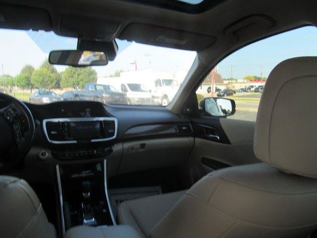 Used 2017 Honda Accord Touring image 17