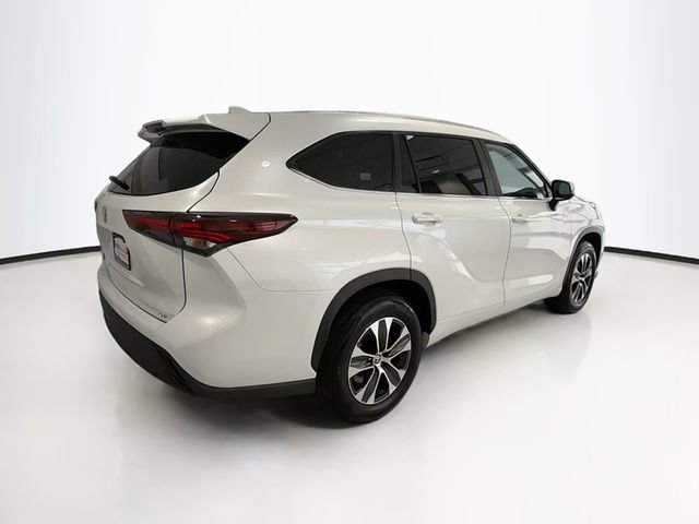 Certified 2025 Toyota Highlander XLE FWD image 6