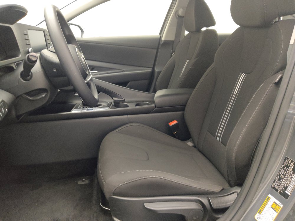 Used 2025 Hyundai Elantra Hybrid FWD image 17