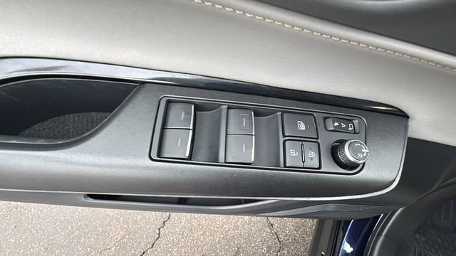 Used 2021 Toyota Venza LE image 14