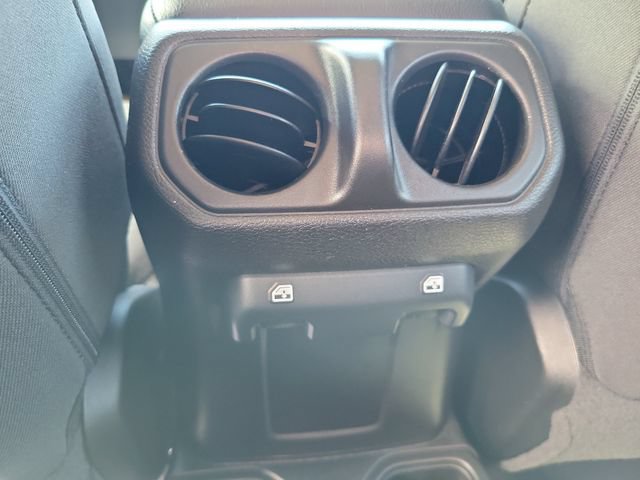 Used 2023 Jeep Gladiator Sport AWD/4WD image 17