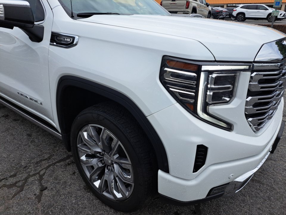 Used 2024 GMC Sierra 1500 Denali w/ Denali Reserve Package AWD/4WD image 16