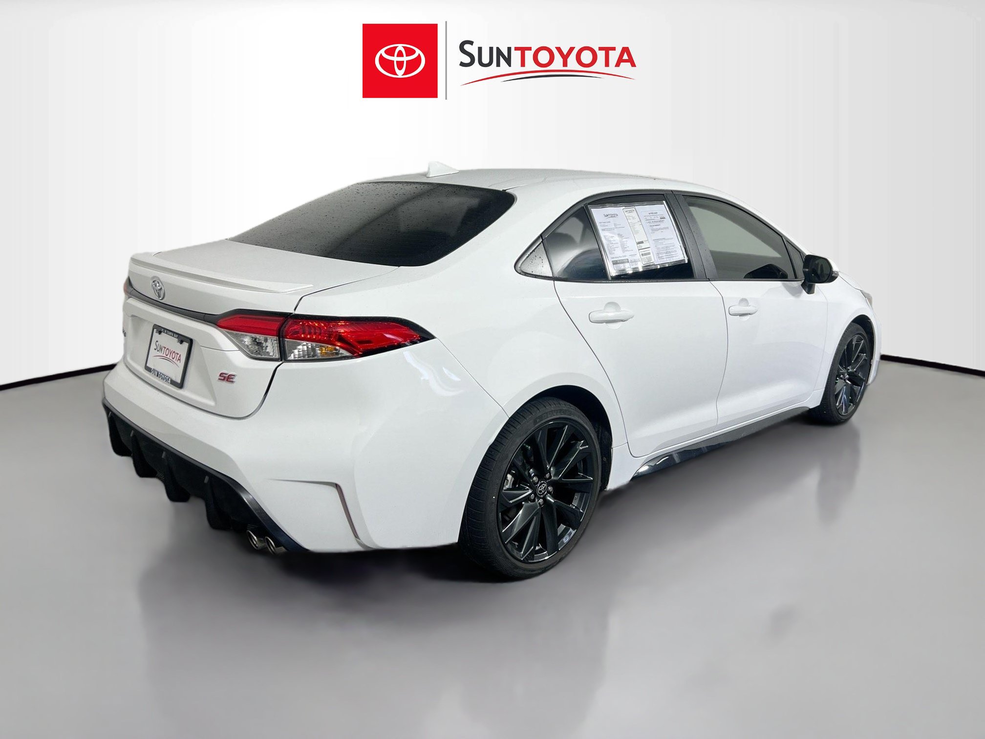 Used 2024 Toyota Corolla SE w/ SE Premium Package FWD image 4